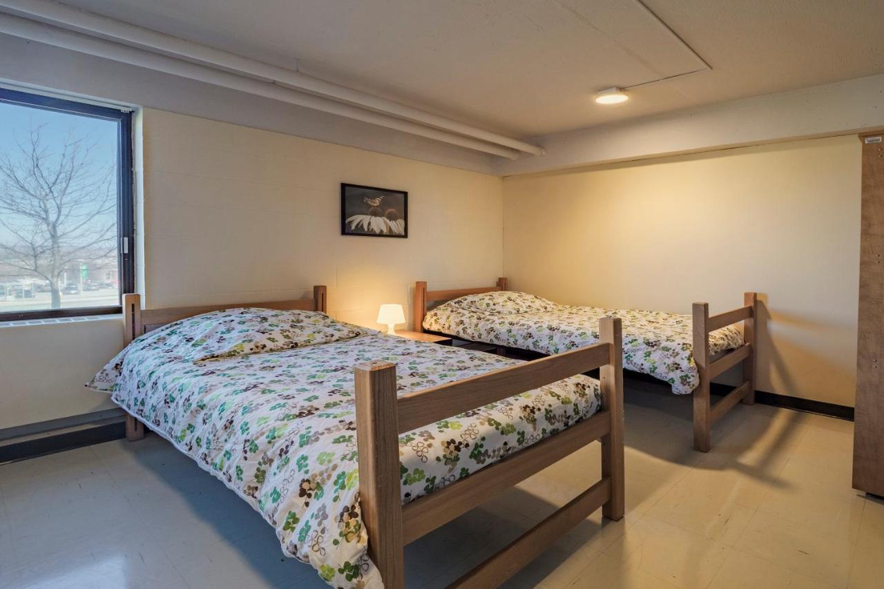 Au Campus-Hebergement Hotelier Universite De Sherbrooke Eksteriør bilde