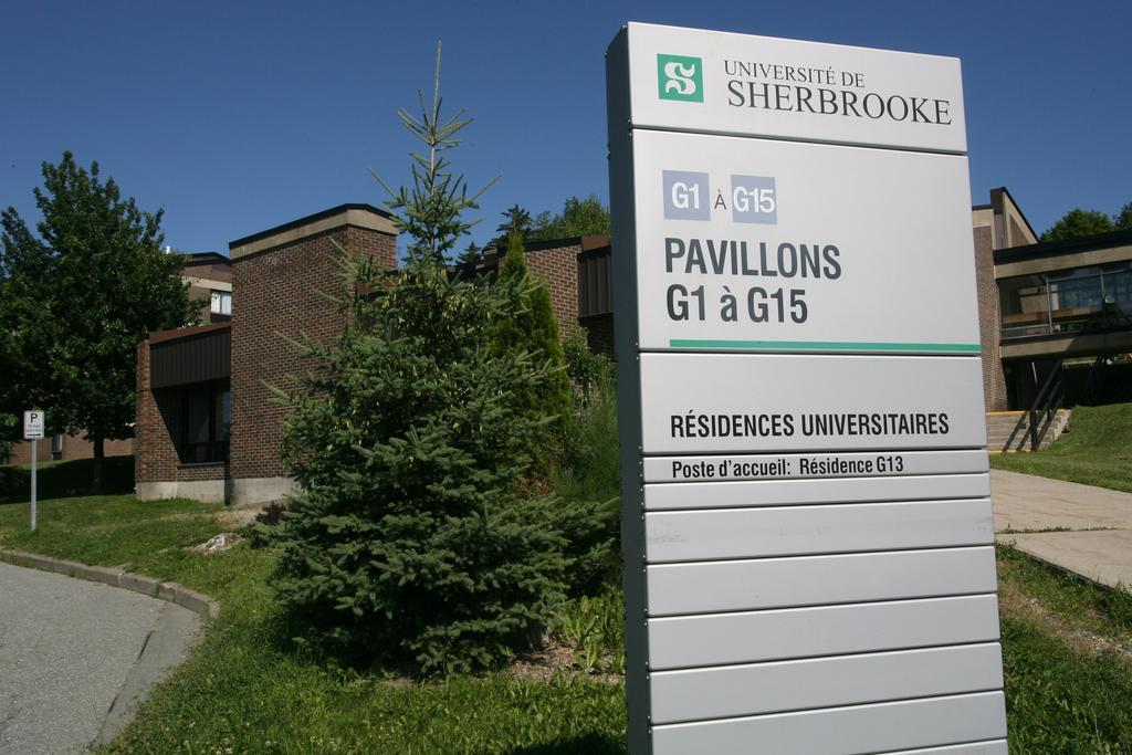 Au Campus-Hebergement Hotelier Universite De Sherbrooke Eksteriør bilde