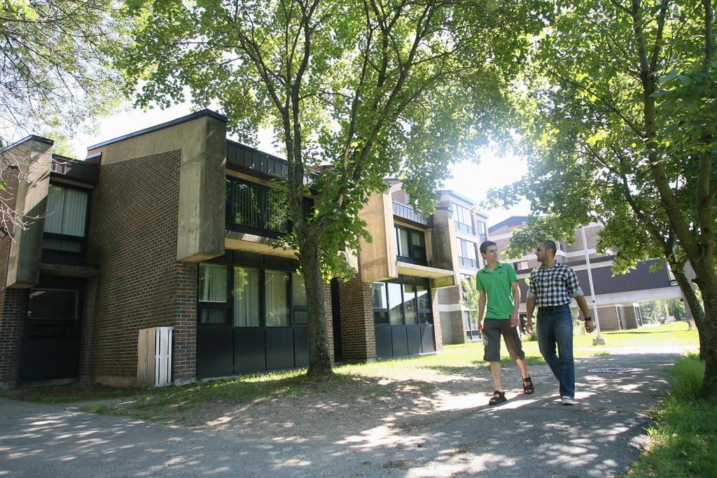 Au Campus-Hebergement Hotelier Universite De Sherbrooke Eksteriør bilde